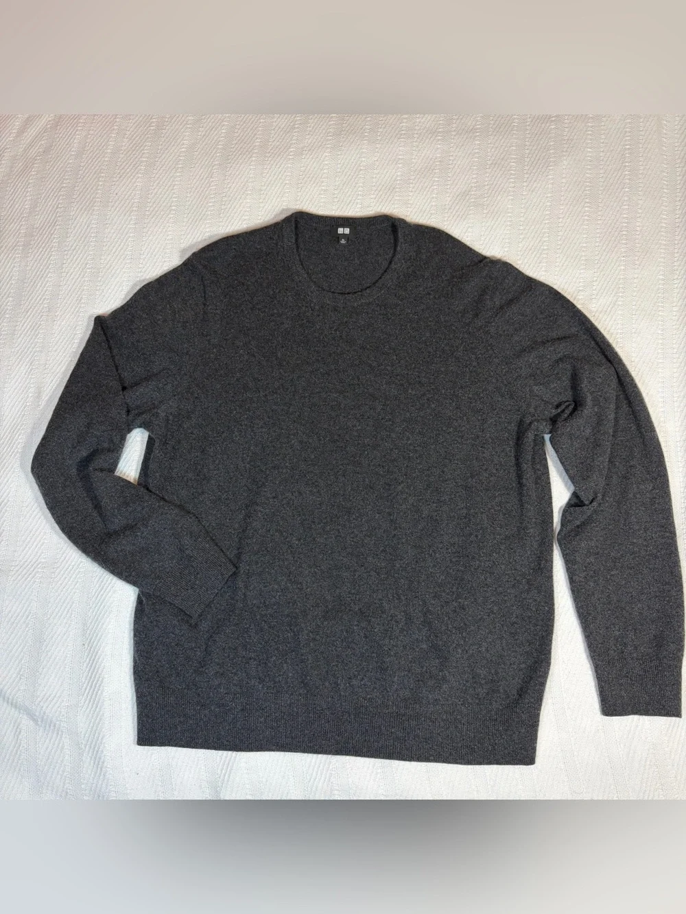 Uniqlo Men’s 100% Cashmere Sweater XL Charcoal Gray Crewneck Minimalist Capsule